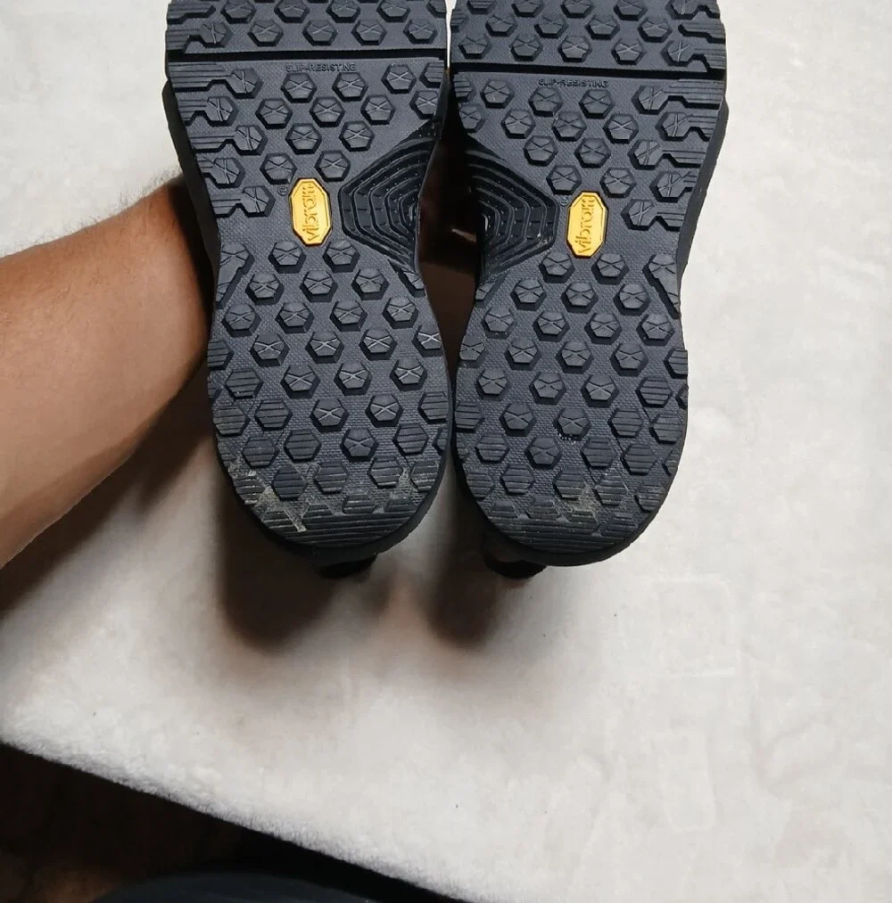 Under Armour all black